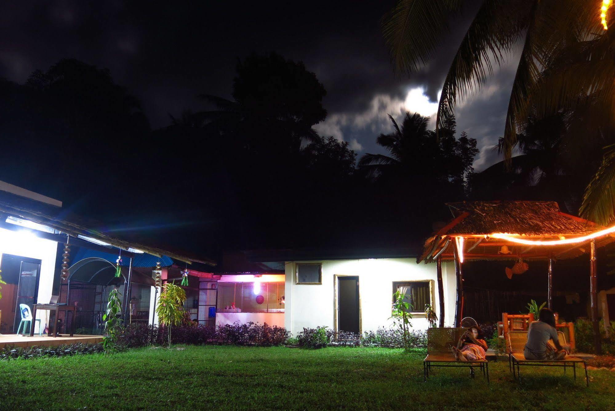 Sugar Beach House Hotel Sipalay Exterior photo